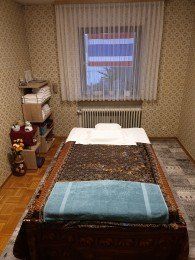Thai-Massage Beuren – Unsere Praxis mit traditioneller Komfortliege